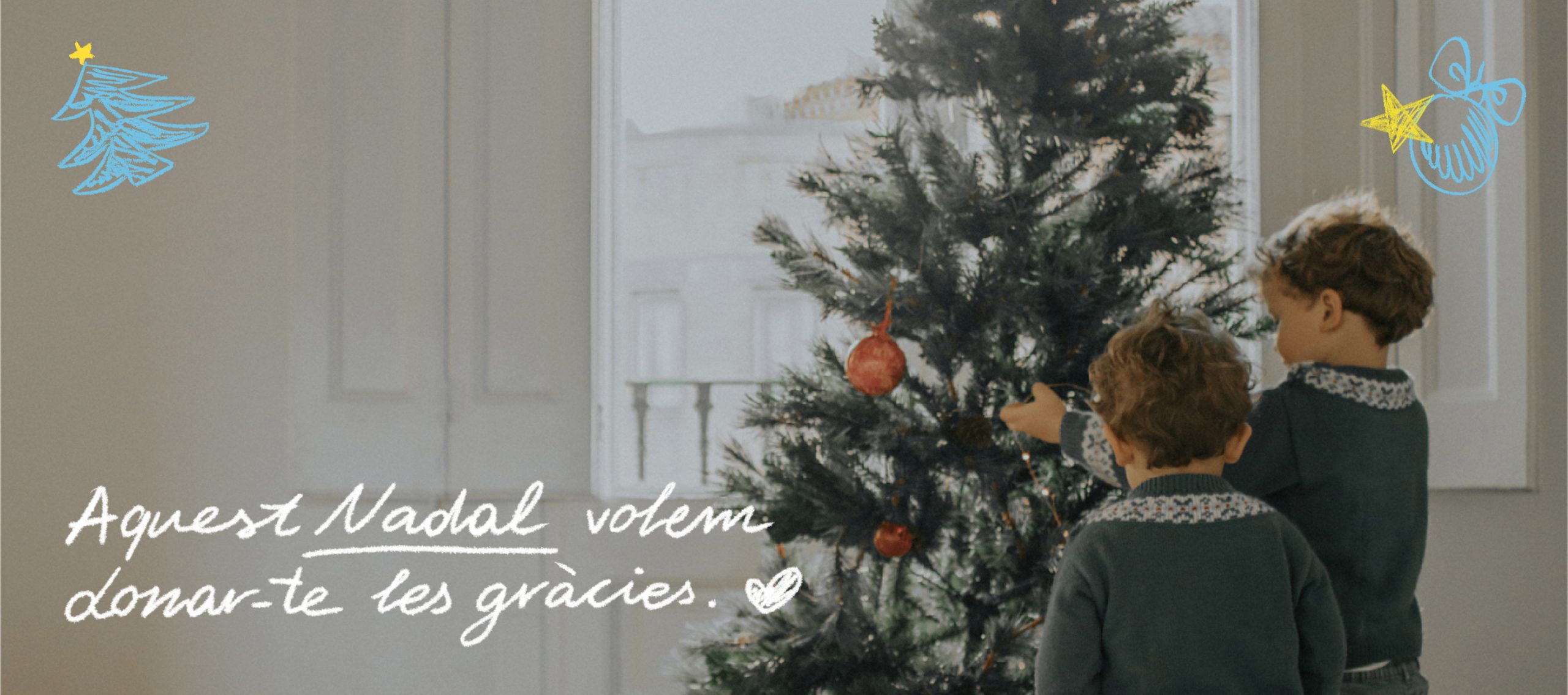 Nens amb arbre de Nadal